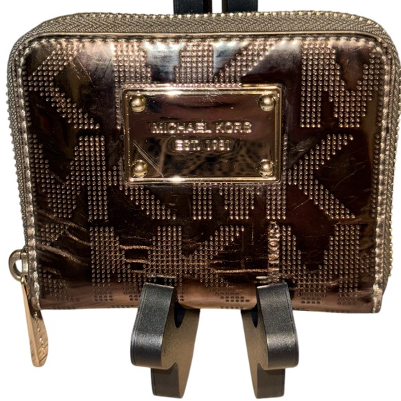 MICHAEL KORS WALLET METALLIC GUNMETAL 4 1/2” L x 3 1/2” H FEW SCRATCHES ON PLATE - Picture 1 of 3